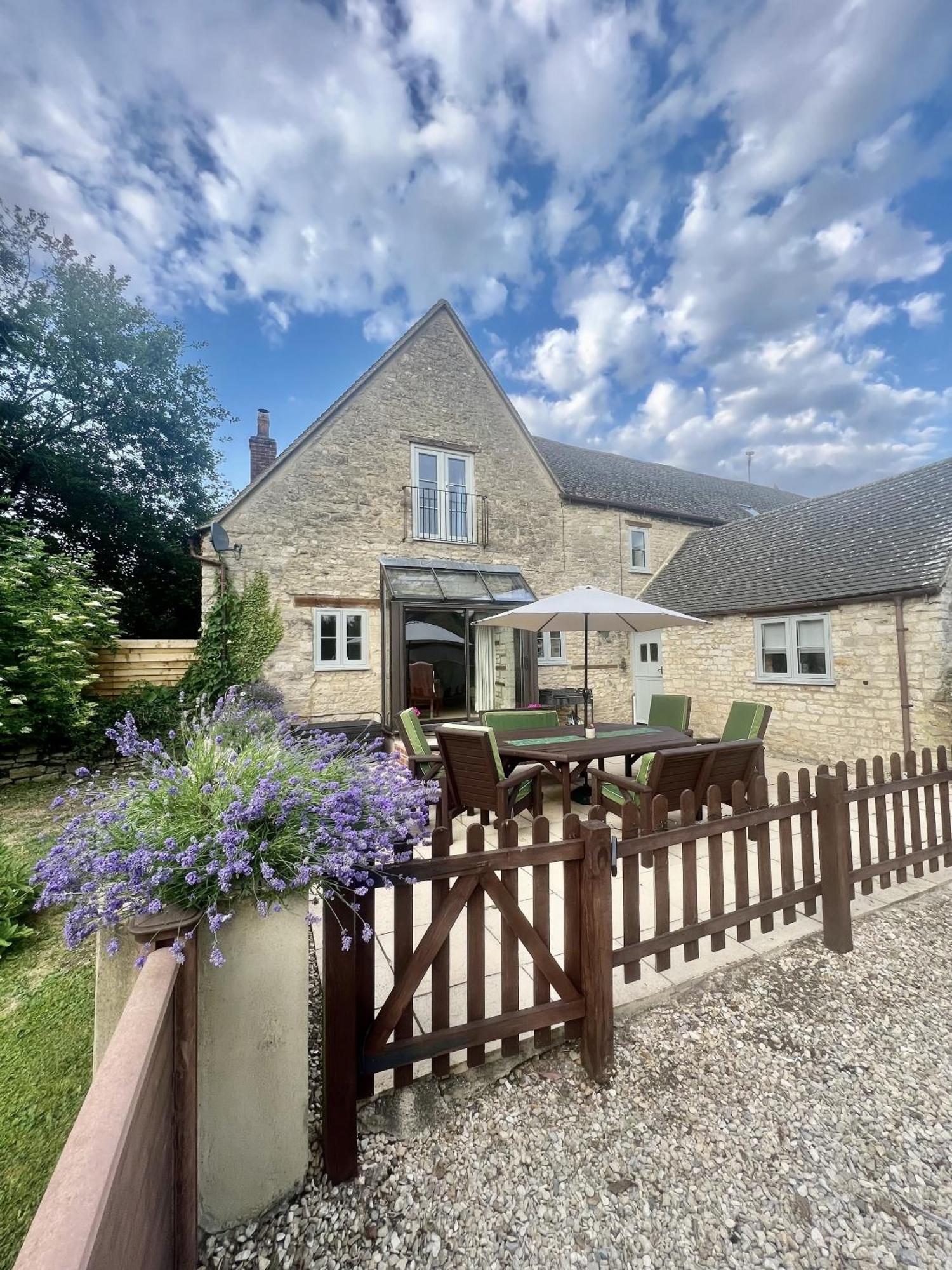 The Old Coach House Vila Witney Exterior foto